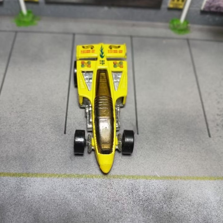 Hot Wheels Shadow Jet Yellow