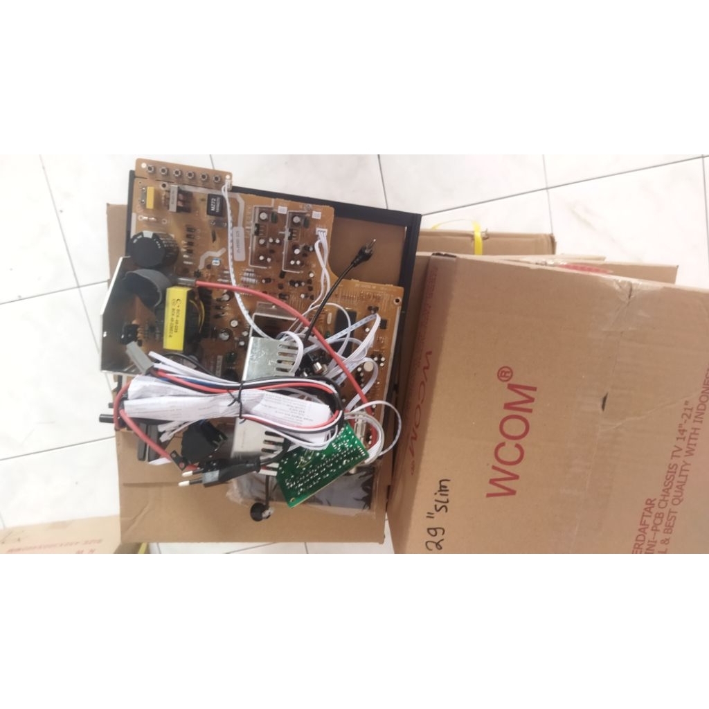 Mesin TV WCOM 29 inch Slim Analog