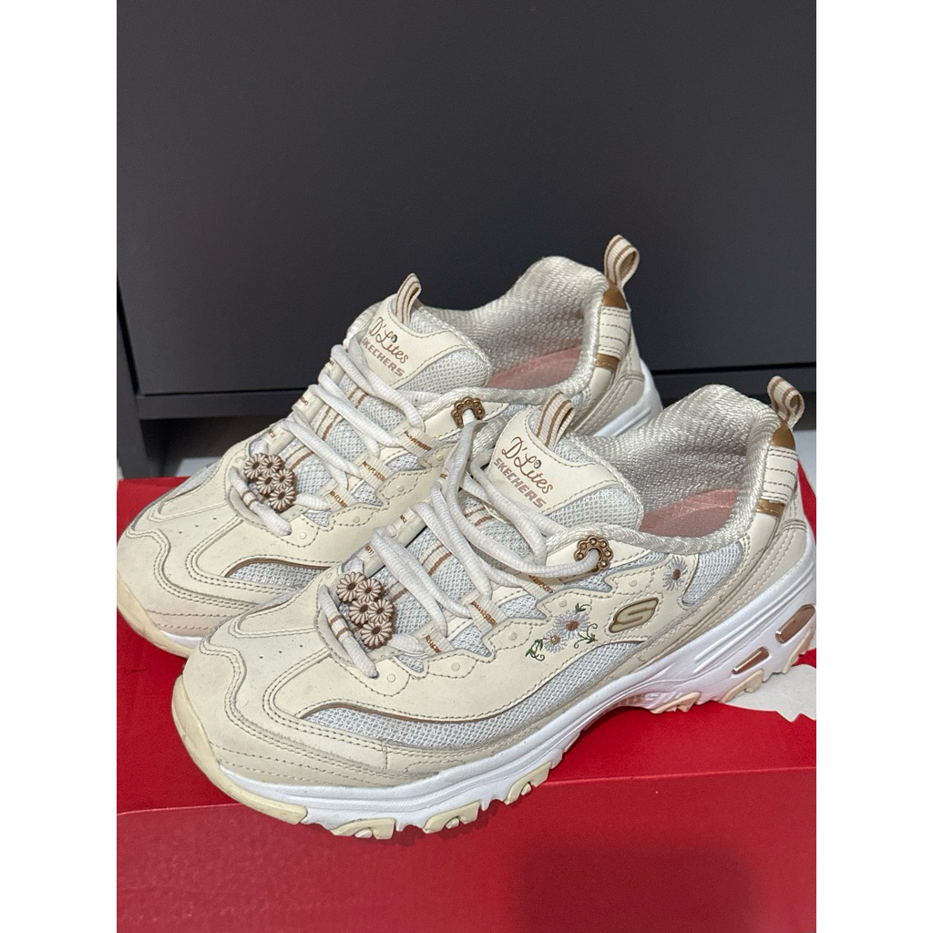 Preloved Skechers D’Lites