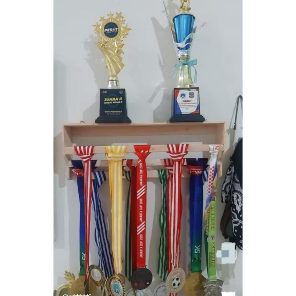 rak mendali/gantungan mendali/tempat piagam/rak piagam/gantungan piagam