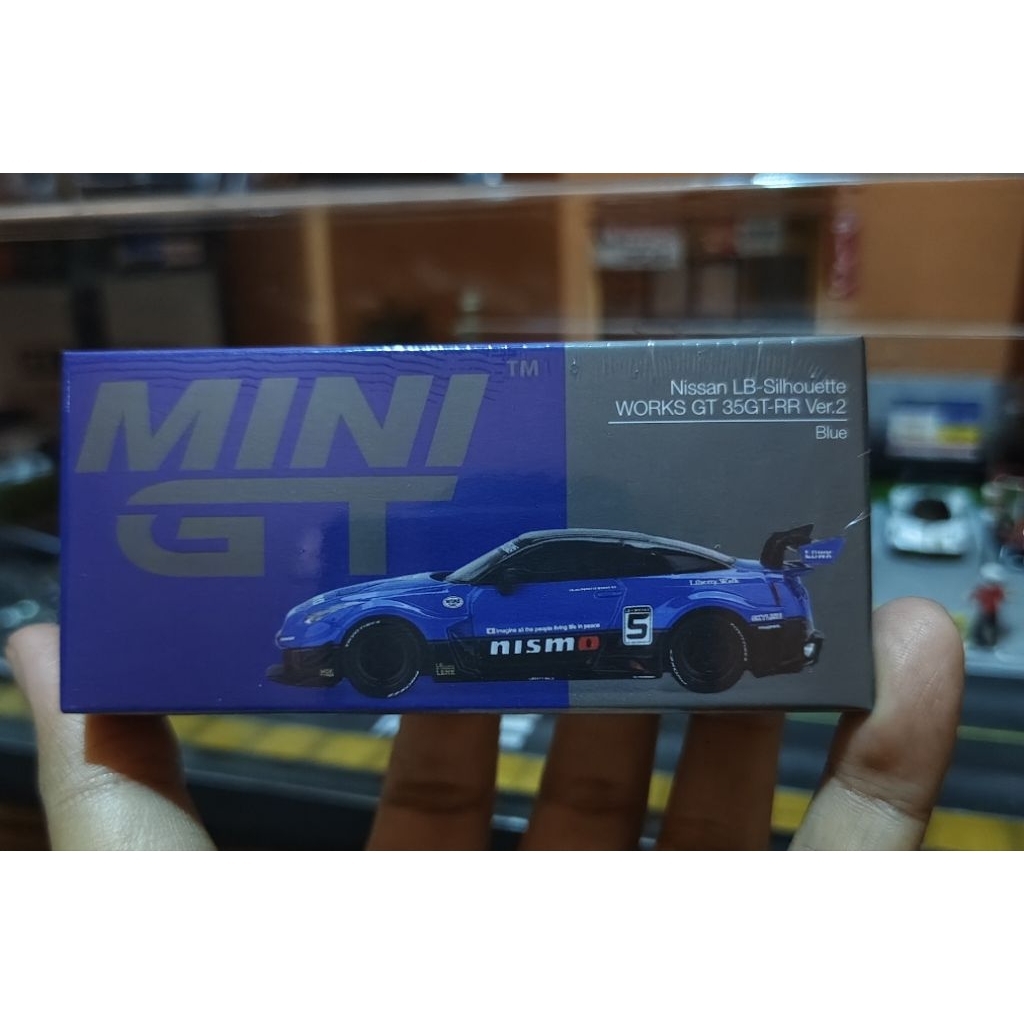 Mini GT Nissan R35