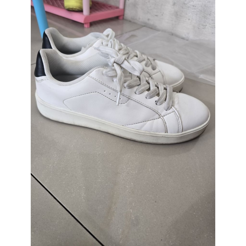 sepatu pria brand bershka preloved