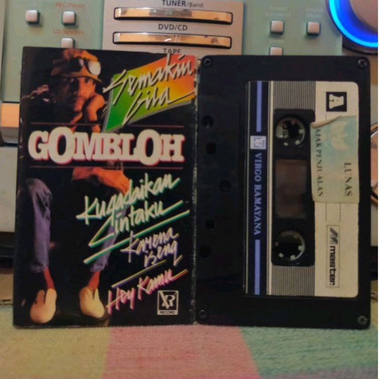 Kaset pita Gombloh semakin gila
