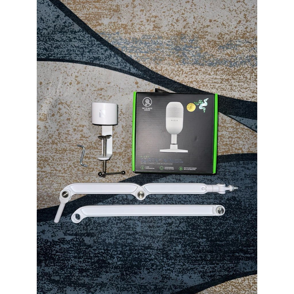 ⁠Mic R*zer Seirin V3 Mini + Noir Twig Low Profile