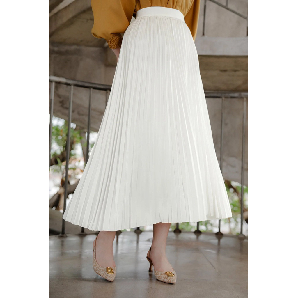 Benang Jarum - Serena Pleats Skirt - White - XL  { NEW }