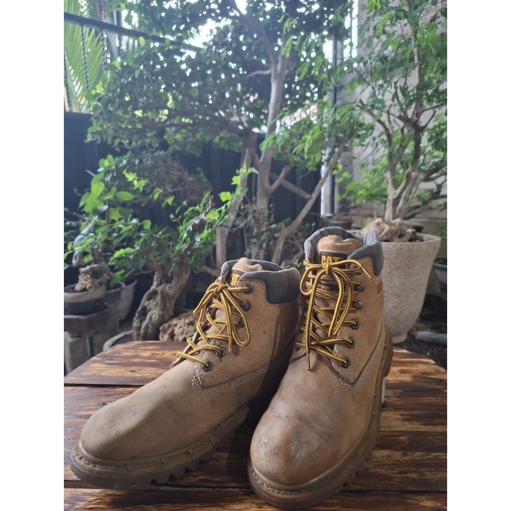 CAT Bruiser Boots preloved