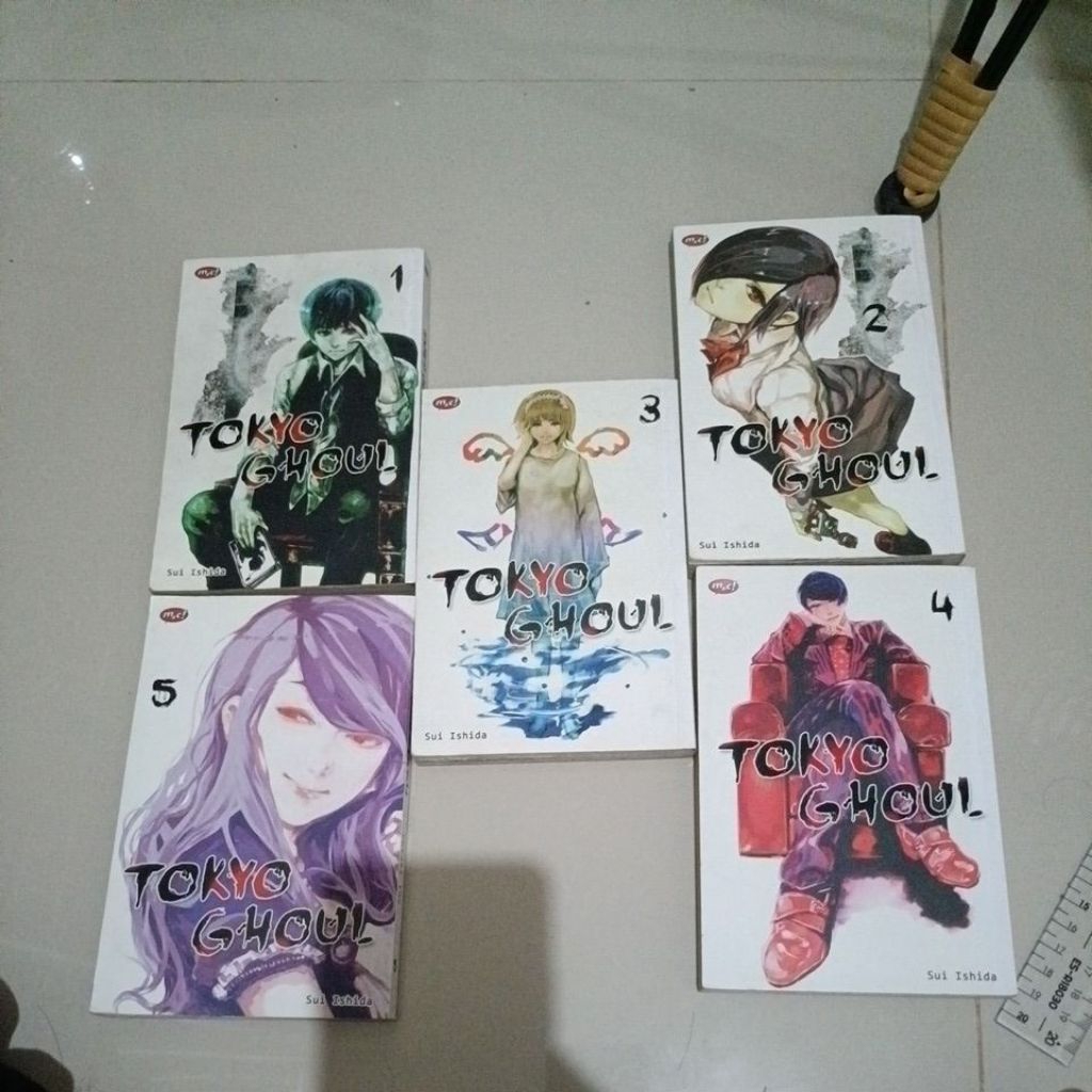 komik Tokyo Ghoul vol 2-5, 9, 12
