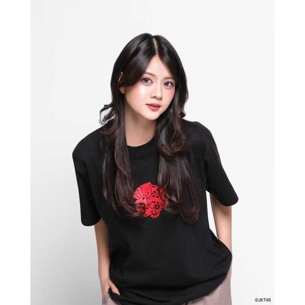 Kaos JKT48 T-Shirt Pertaruhan Cinta Black Kaos Wanita dan Pria - Black 24s