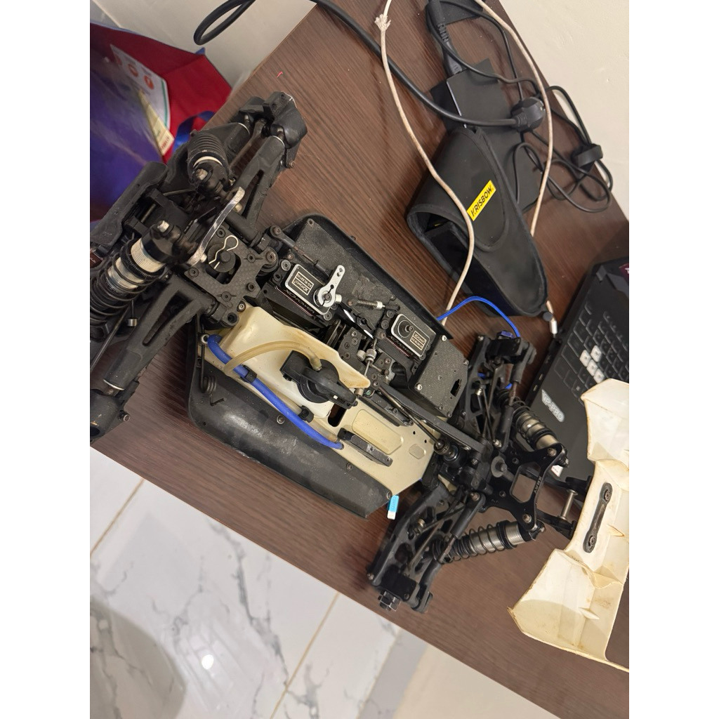 Xray Xb8 2016 & Servo