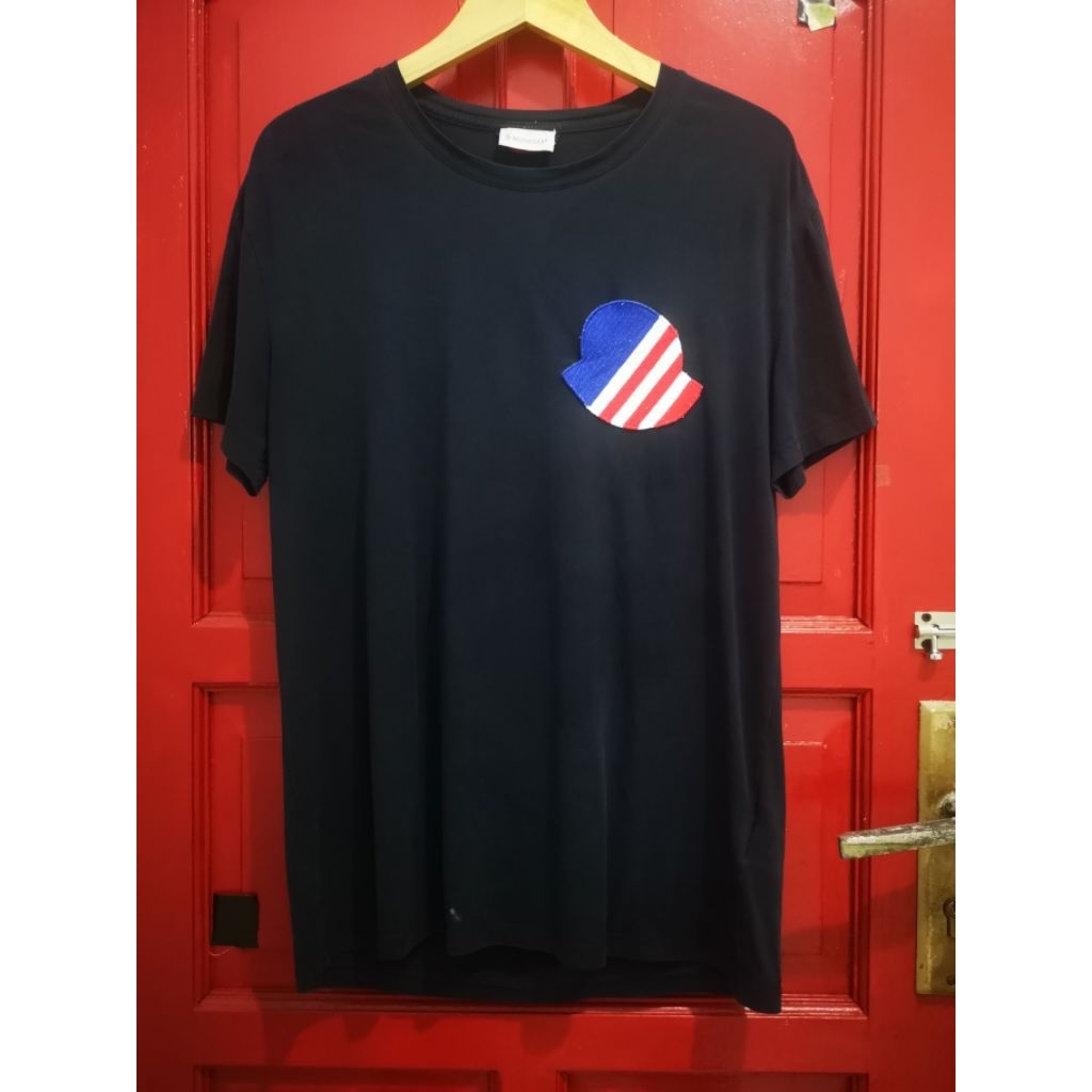 KAOS KASUAL SANTAI MONCLER