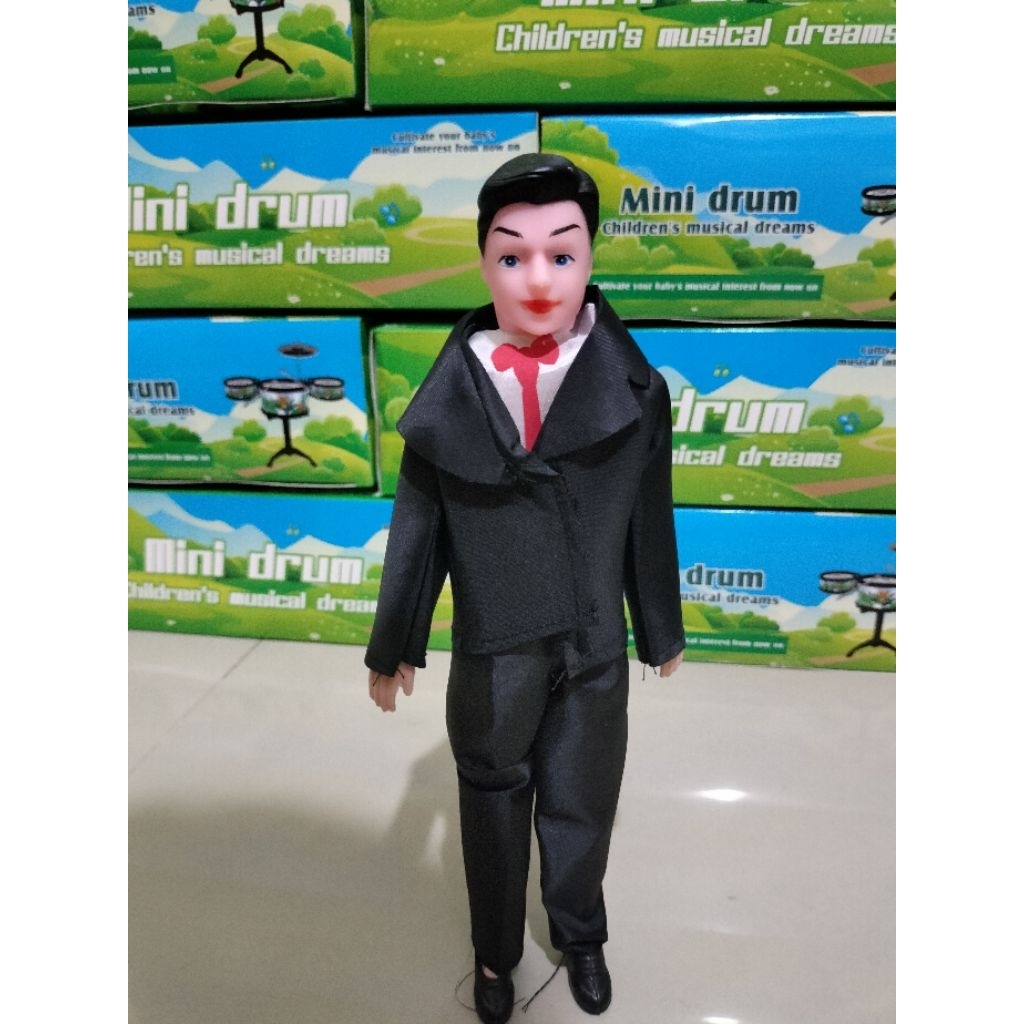 mainan anak pria / cowok / boneka Ken / boneka jas +-27cm si tampan