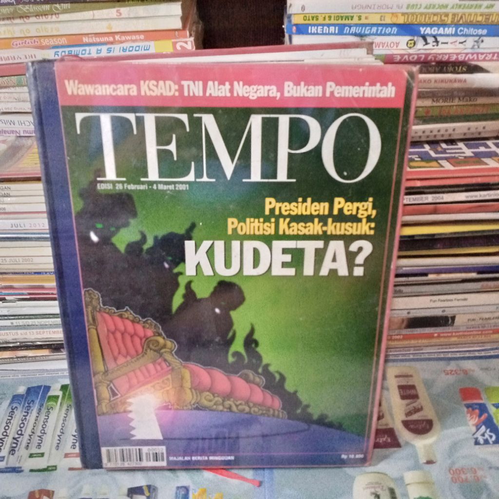 majalah bundel tempo edisi Januari Maret April  mei tahun 2001 ada edisi akhir tahun hard cover 10 m