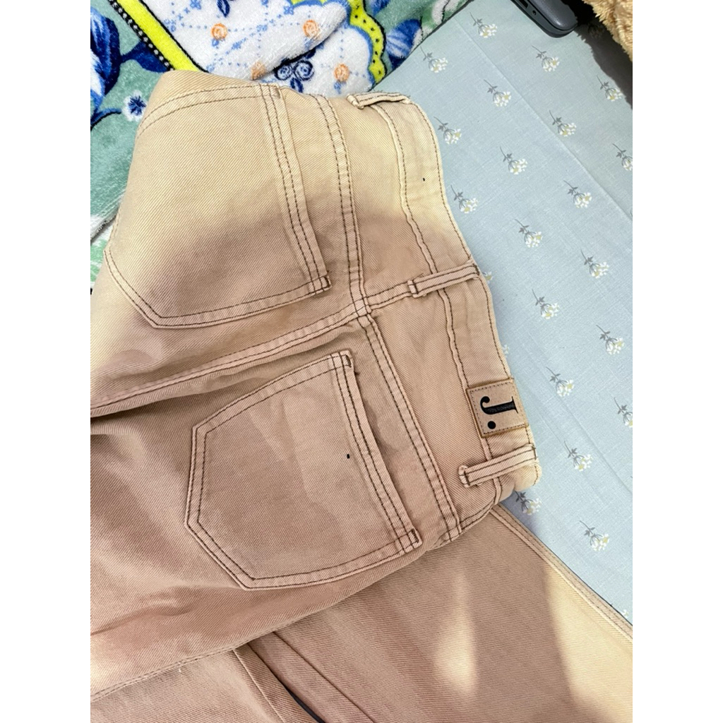 Preloved Celana Jiniso Semi Cutbray