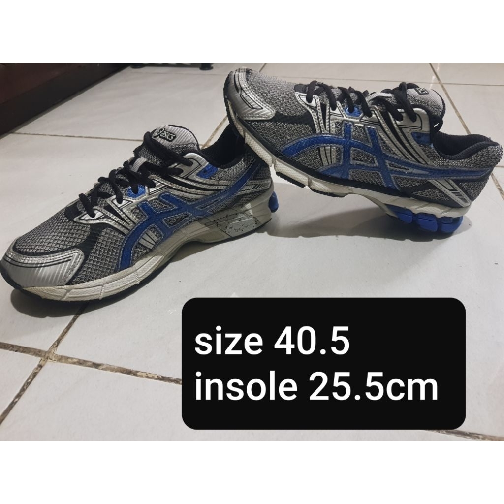 SepatuRunningAsics