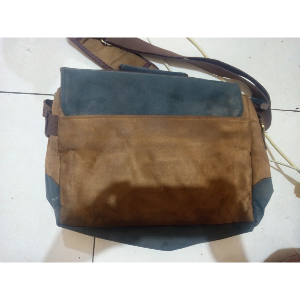 Tas selempang kanvas premium