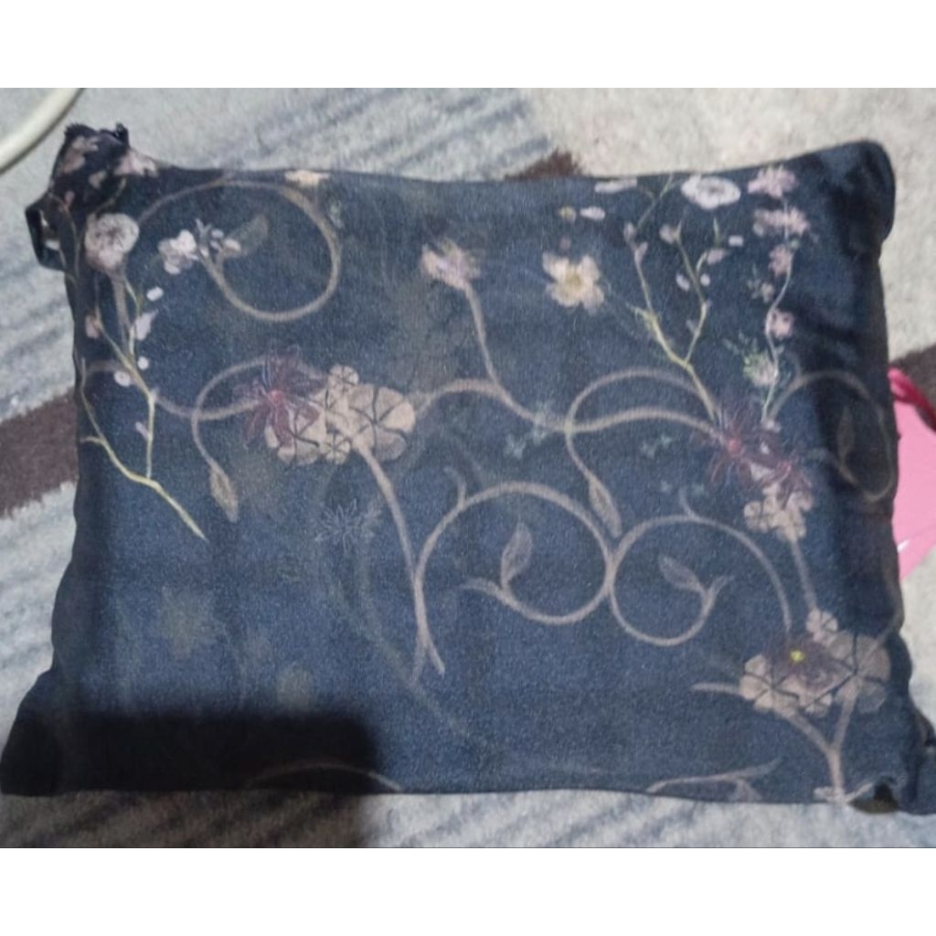 SOFYA PRAYER ROBE BLACK ( NO AS IS NO BOX )