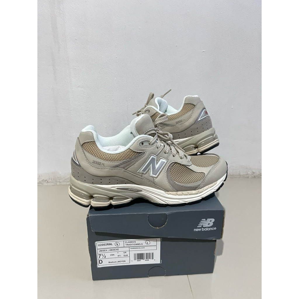 New Balance 2002R