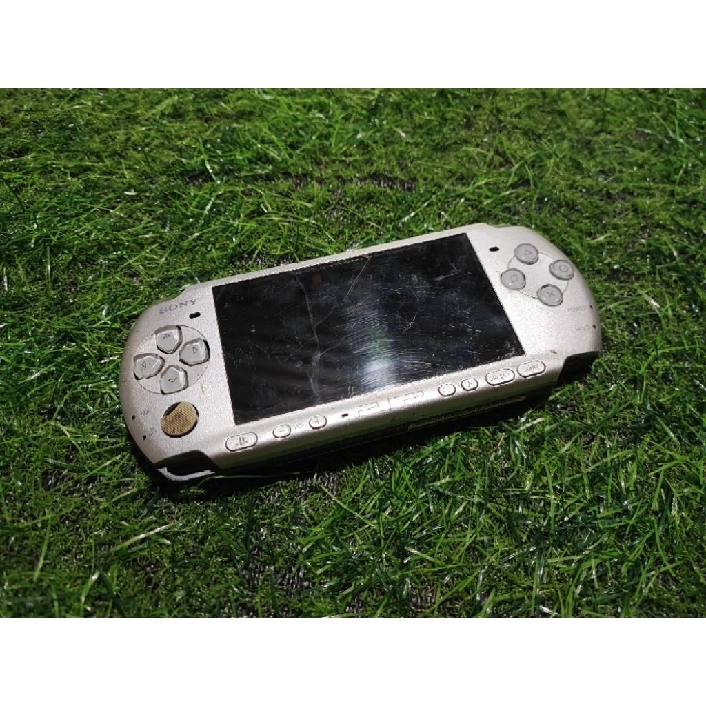 Konsol Game Sony Playstation Portabel PSP-3000 Second Kondisi Gembling Tanpa Tes