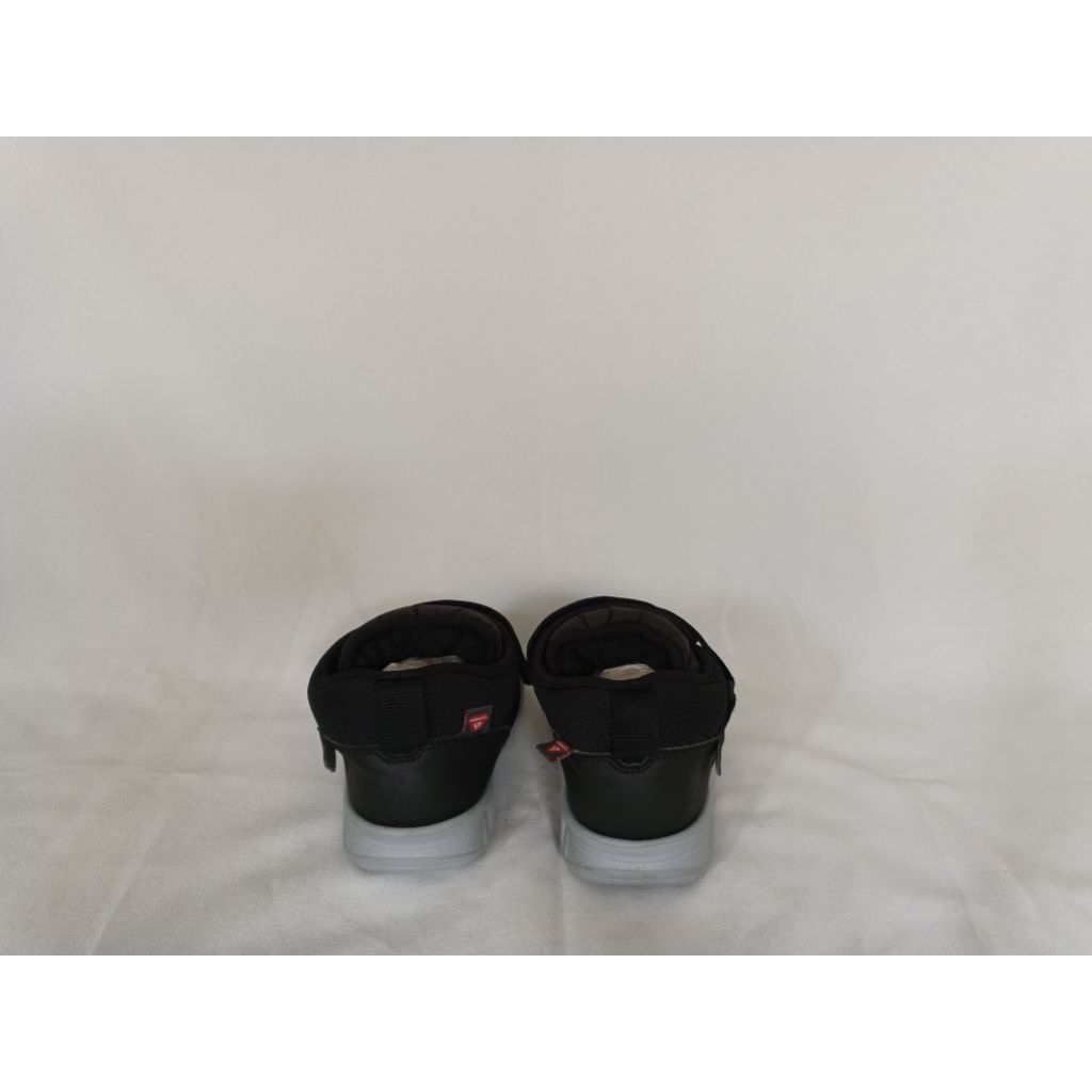 sepatu anak New Balance