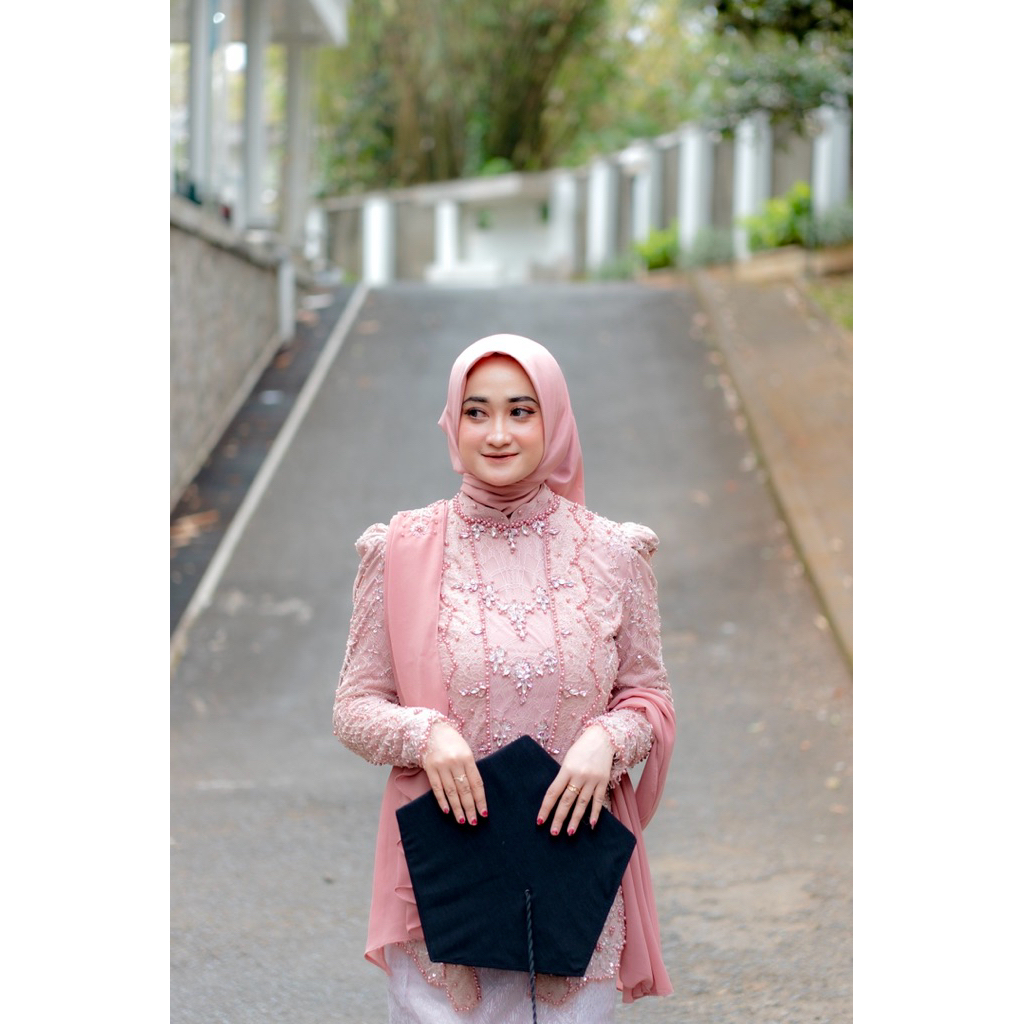 kebaya uttari