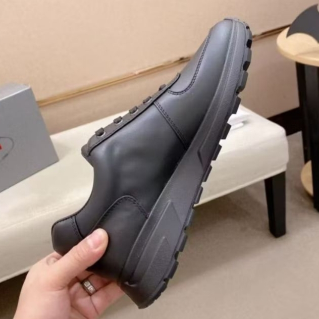 SEPATU SNEAKER PRIA Kulit Hitam