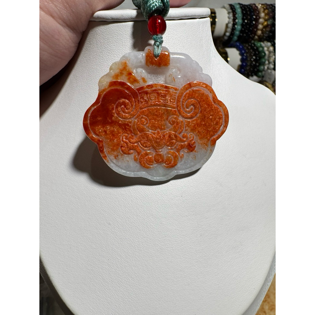 Liontin Giok Red Mix White Ancient Qilin Face & Ruyi