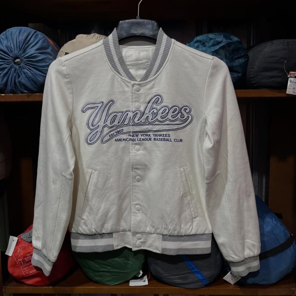jaket varsity MLB YANKEES tebal size M casual bagus ORIGINAL