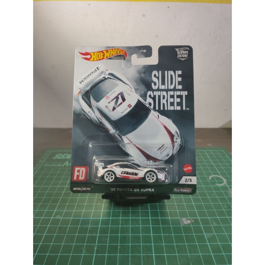 Hot Wheels Premium 20' Toyota GR Supra