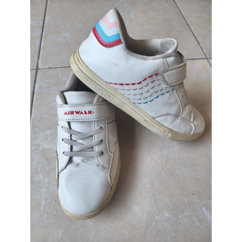 Preloved sepatu airwalk anak size 35