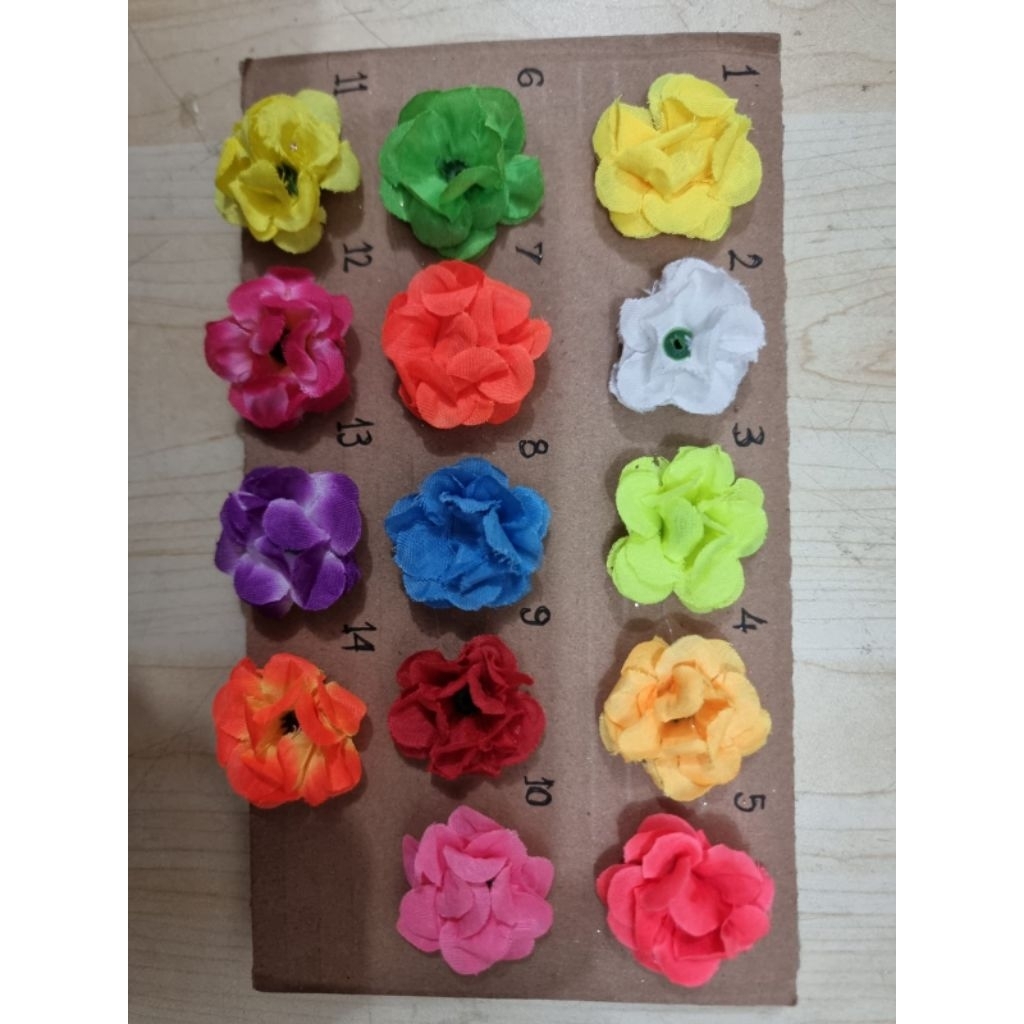 Bunga Papan / Bunga suyok 3,5cm. Bahan Bagus dan Cantik 4 lapis.