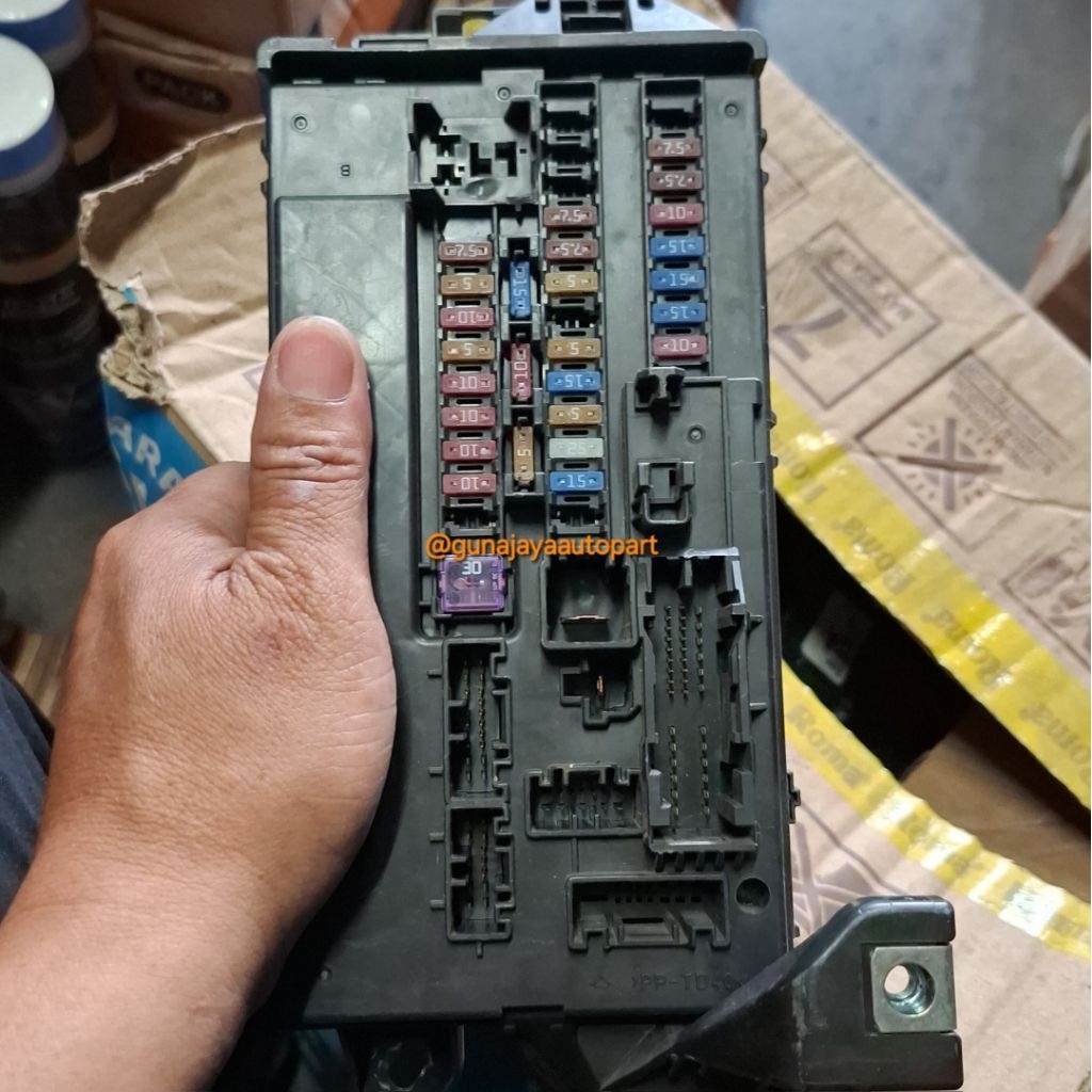 bcm box sekring dalam calya sigra BZ660 original copotan