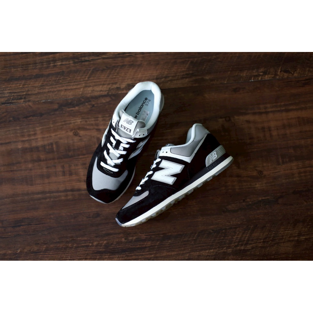Sepatu Sneakers NB 574 Black White
