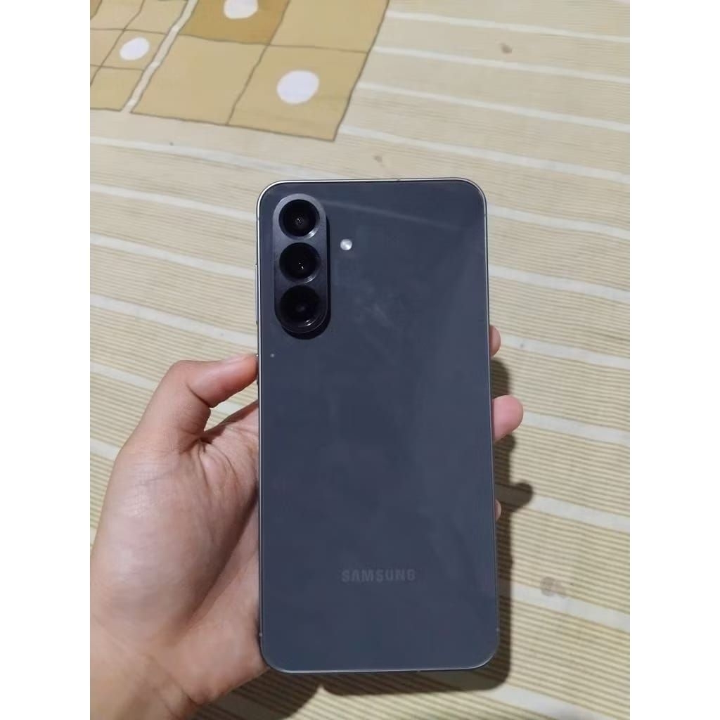 second like new SAMSUNG A56 12/256 5000 mAh