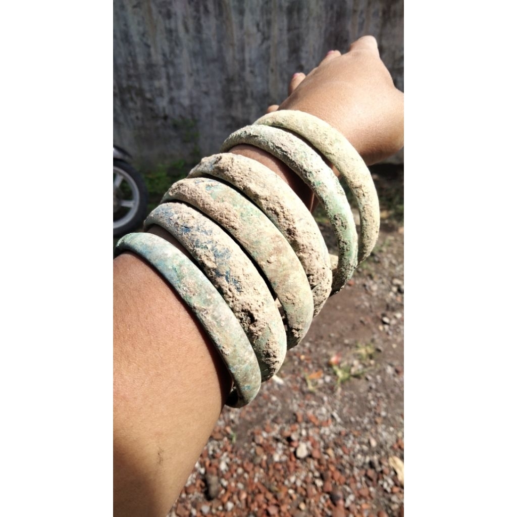 benda kuno antik perunggu temuan