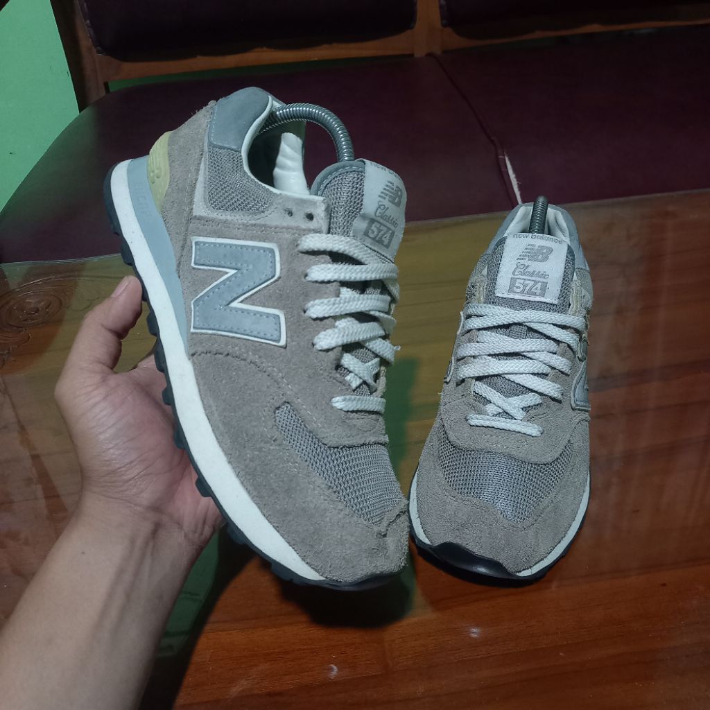 NEW BALANCE CLASSIC 574 SEPATU SNEAKER SECOND BRANDED