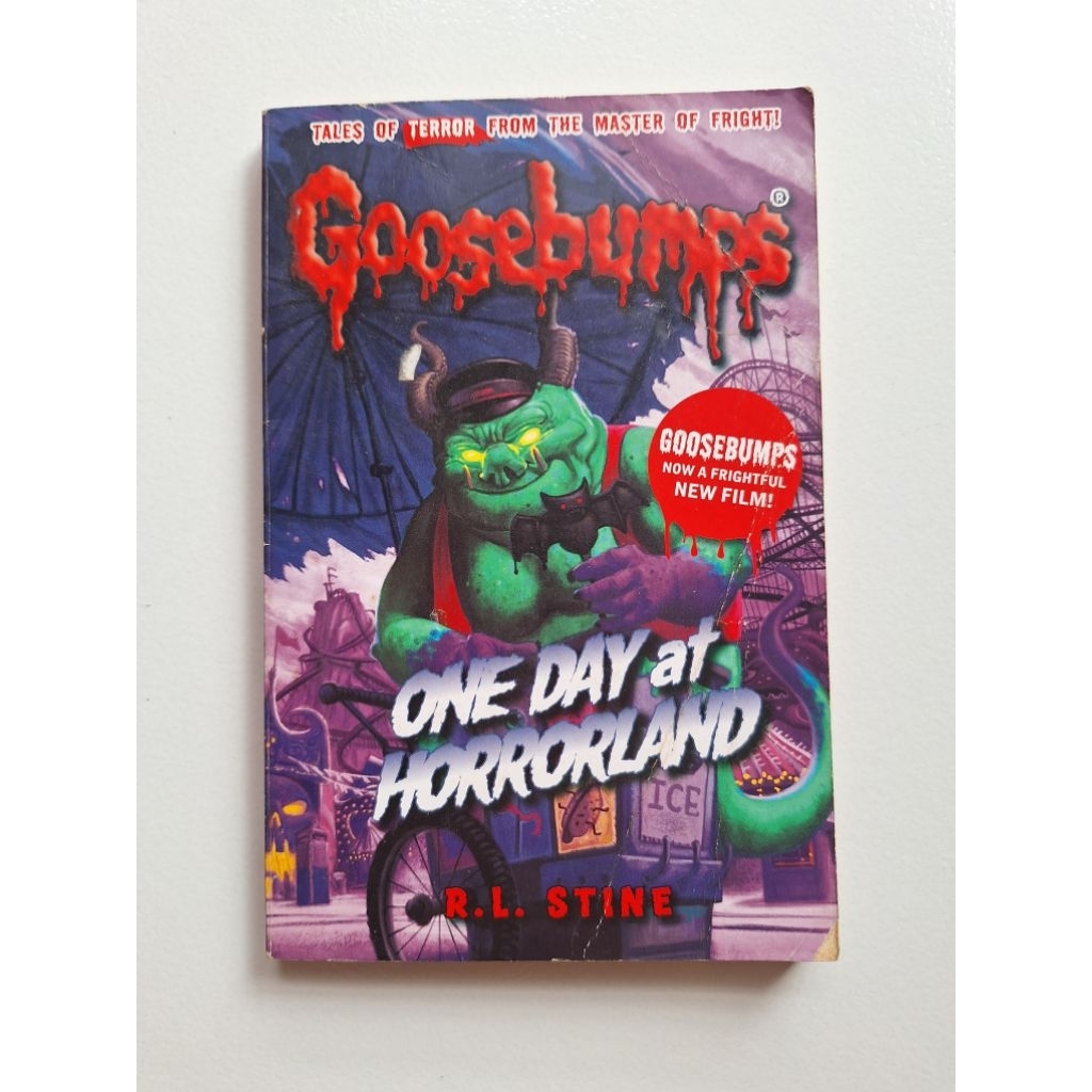 Goosebumps: One Day At Horrorland - R. L. Stine (BAHASA INGGRIS)
