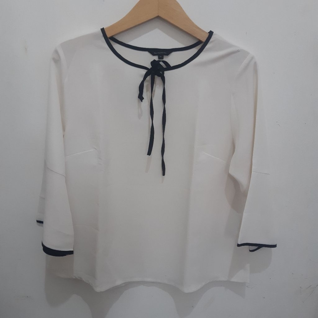 Blouse Putih Wanita XL The Executive Atasan Formal Kerja Wanita Polos