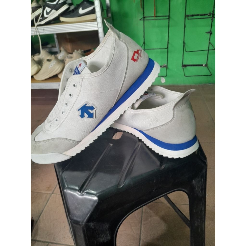 Sepatu Descente Original Putih Biru Size 42 Casual Sneakers