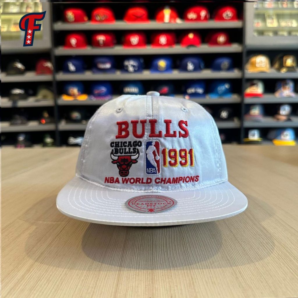 Topi Mitchell and Ness Chicago Bulls 1991 Champs Collection Original