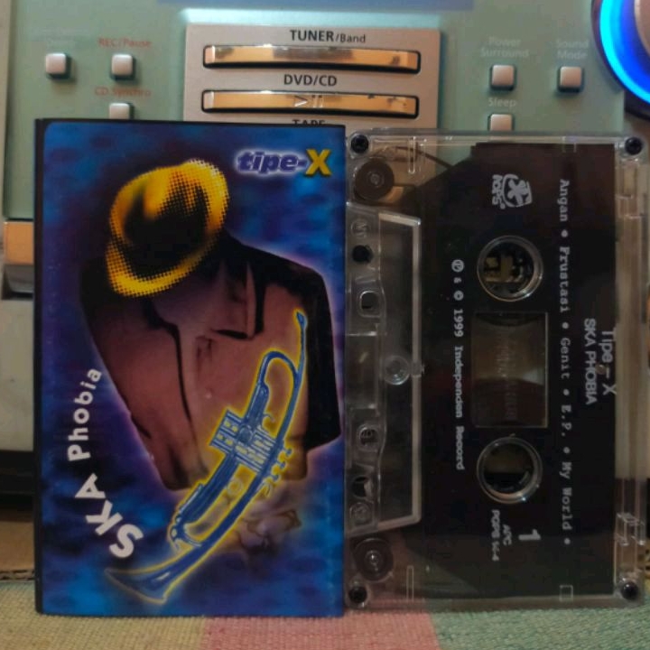 Kaset pita Tipe-X SKA phobia