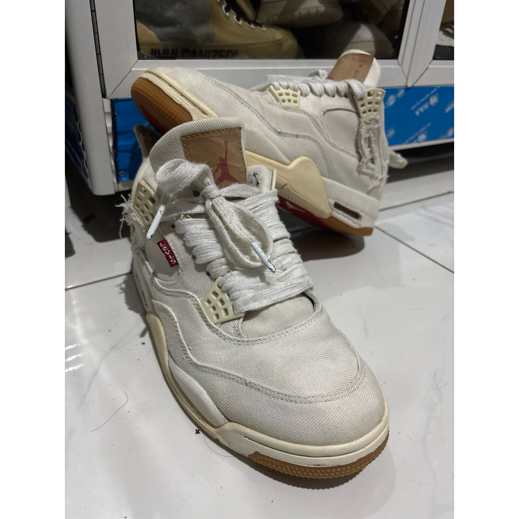Levi's x Air Jordan 4 Retro 'White Denim' size 41/260