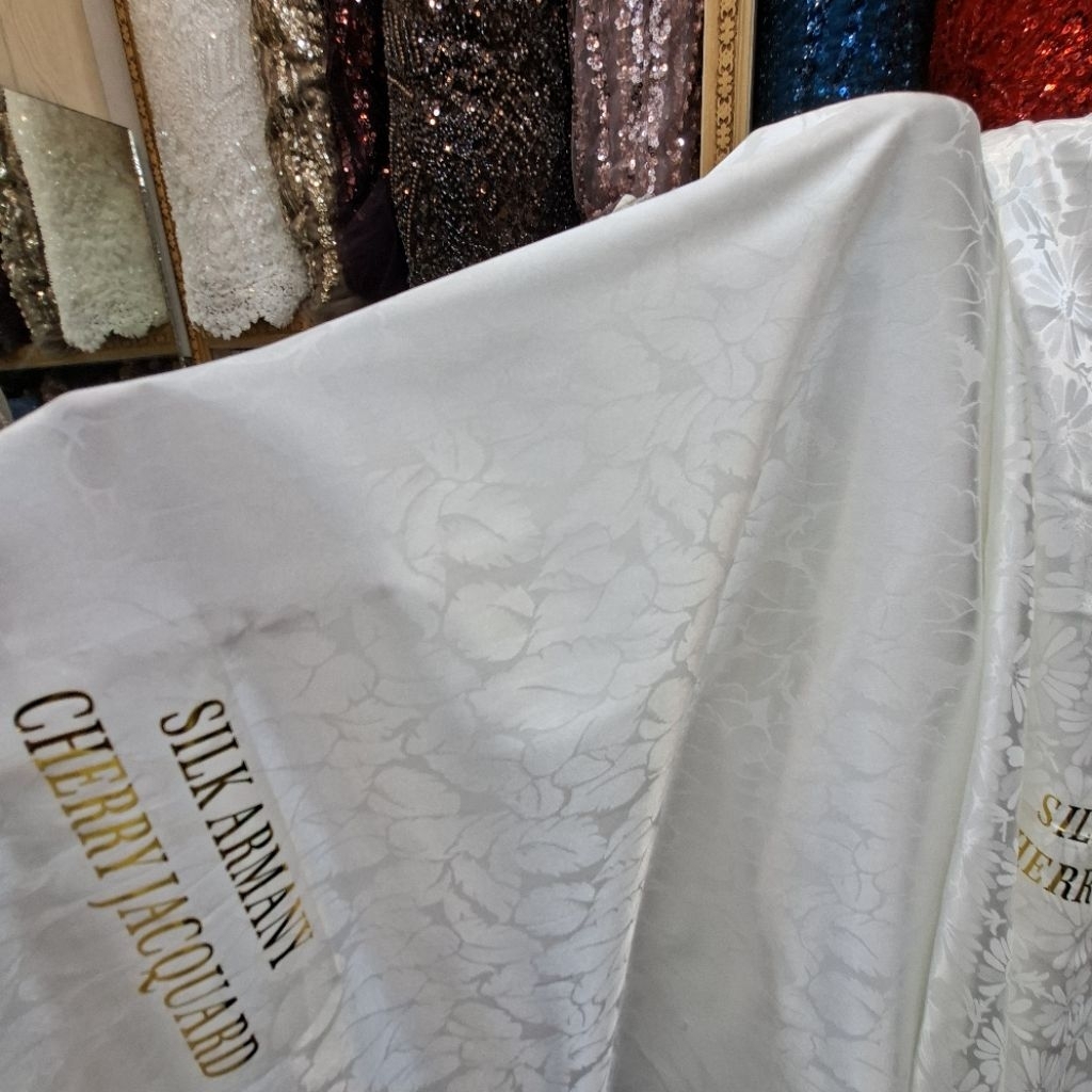 Kain Jacquard Armany Silk Motif Khusus Putih Bw / Bahan Jaguar Broken White