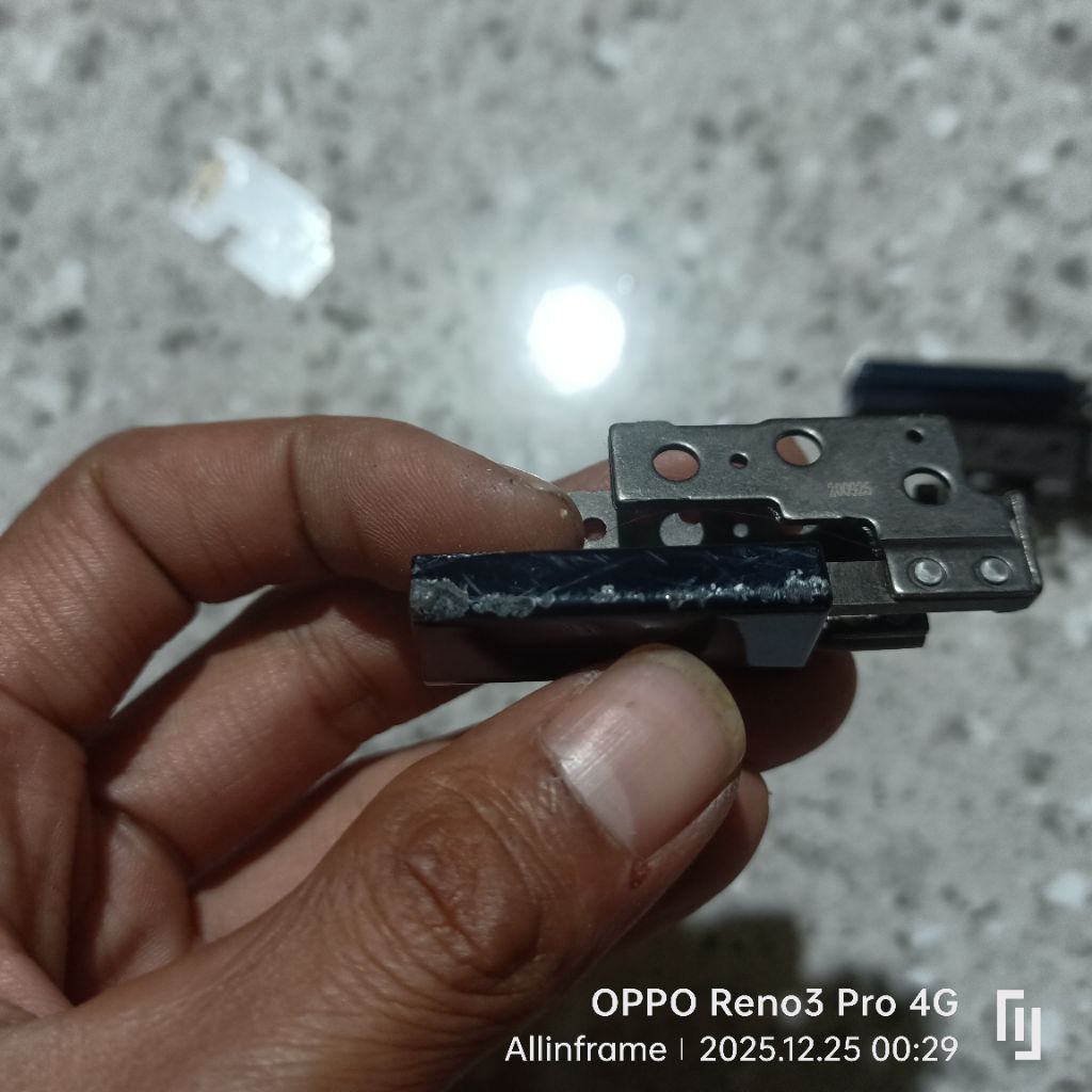 Engsel/Hinge R + L Laptop Asus Vivobook Flip 14 TM420 TM420I TM420UA TM420IA TP420IA