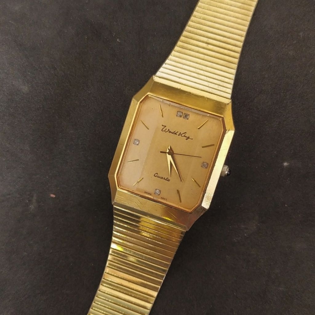 VINTAGE LUXURY WATCH WORLD KING QUARTZ SWISS MOVEMENT 005M TANK SHAPE