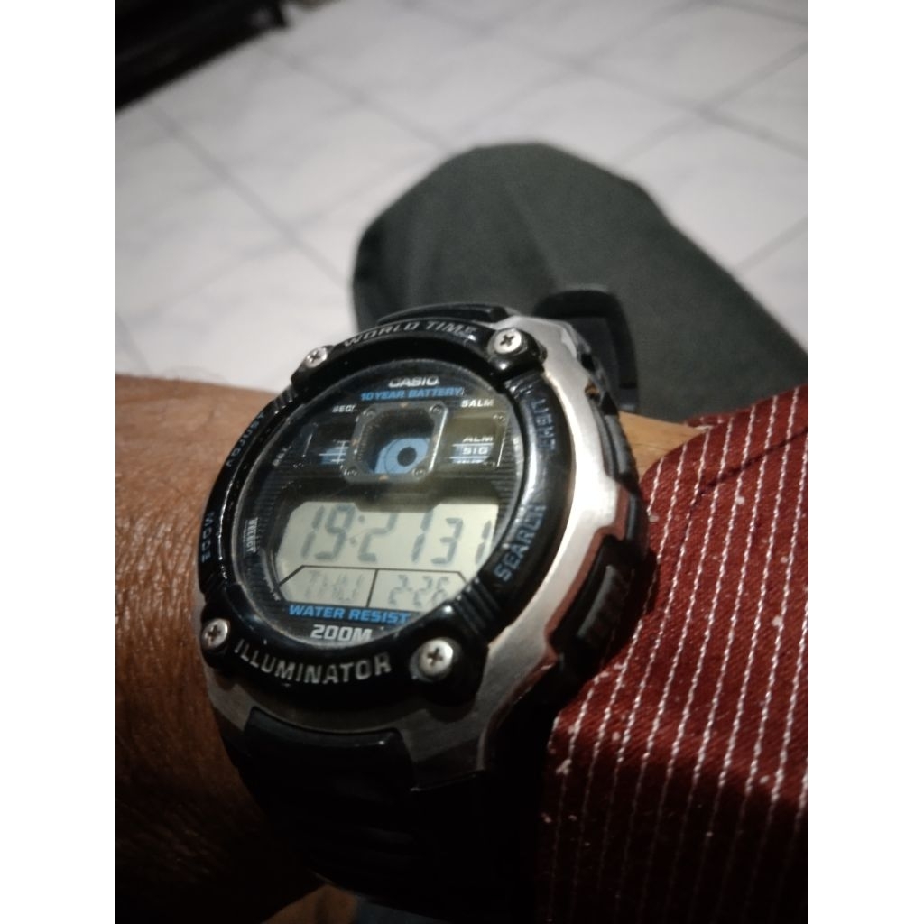 jam tangan Casio j