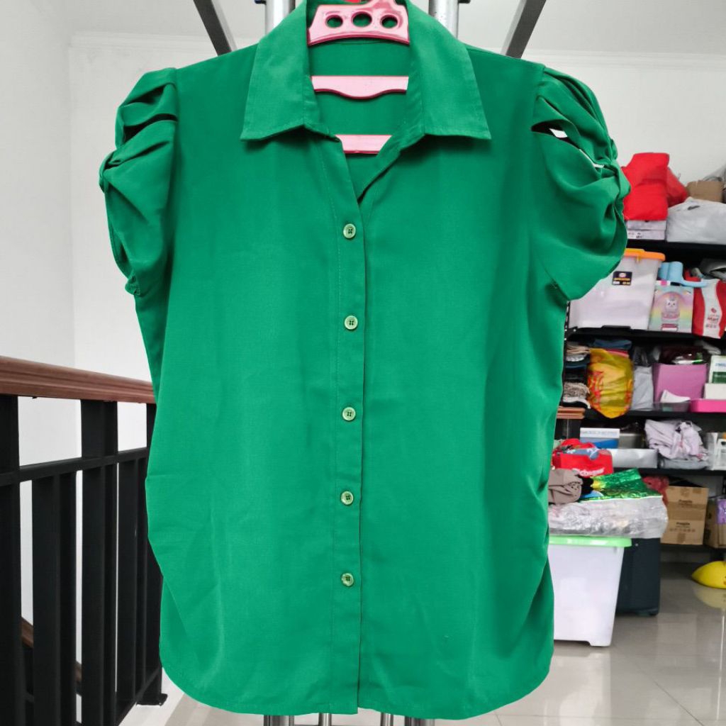 PRELOVED KEMEJA LENGAN PENDEK WANITA HIJAU BOTOL