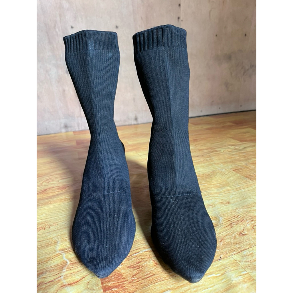 Sepatu boots hitam 5cm