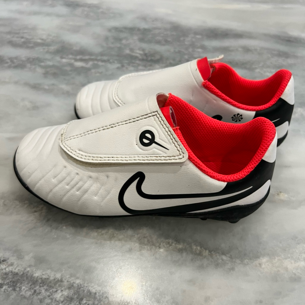PRELOVED NIKE SEPATU SEPAK BOLA SEPATU FUTSAL ANAK LAKI LAKI SIZE 17 (17 cm )