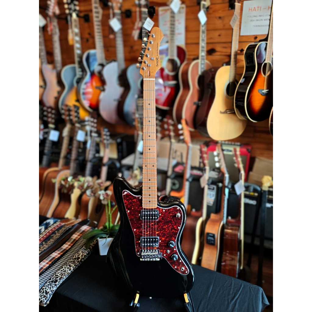 SQOE JM400 ROASTED MAPLE ELECTRIC GUITAR BLACK