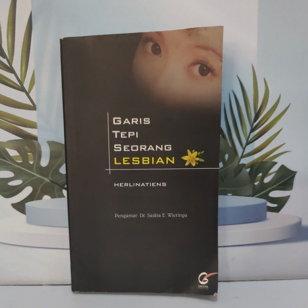Novel Karya Herlinaties Berjudul Garis Tepi Seorang Lesbian Bahasa Indonesia Softcover Kondisi Bagus